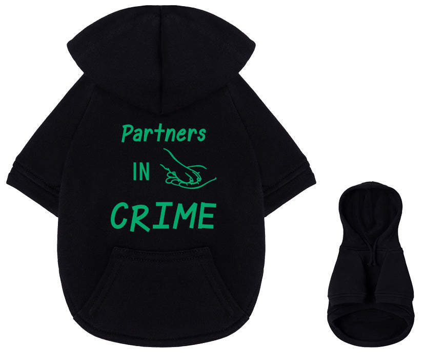 Schwarzer Hunde Hoodie aus 100% Baumwolle mit Partners in Crime Aufdruck, Pfoten- und Handabdruck Design in grün - Teil eines Dog Mom & Dad Partnerlook Sets mit passenden Hoodies für Frauchen und Herrchen