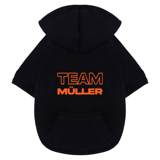 Schwarzer Baumwoll-Hunde-Hoodie mit personalisierbarem Team Aufdruck in Wunschfarbe - passendes Partnerlook-Set für Kinder und Erwachsene